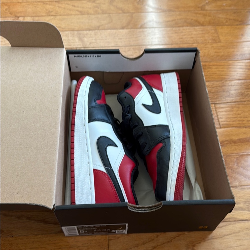 Nike Jordan 1 Low Bred Sneakers